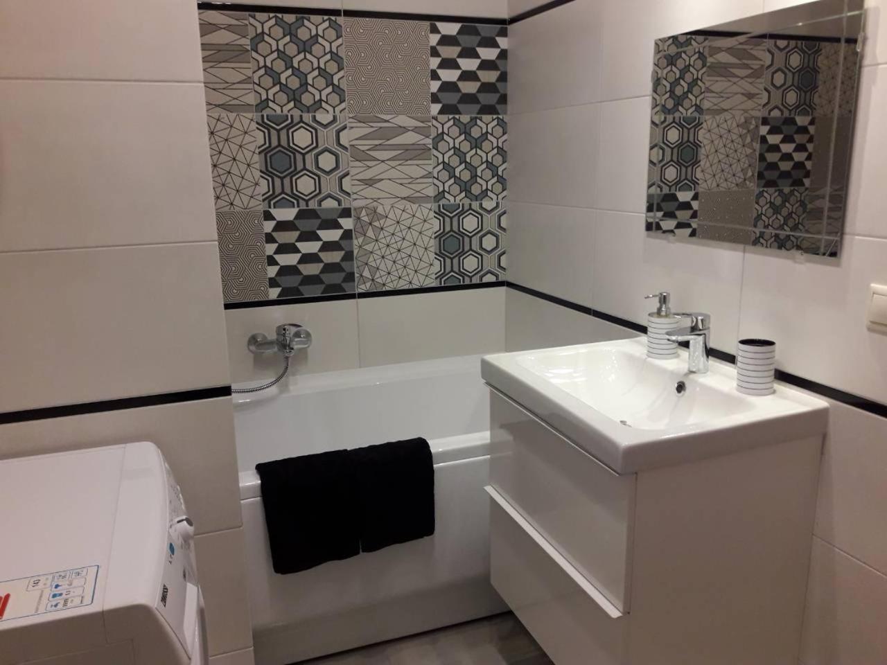 Comfort Apartment On Bogdanivska Street 7B Kiev Esterno foto